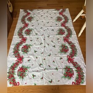 Vintage Christmas tablecloth 75“ x 49“ EUC baskets and garlands use or up cycle